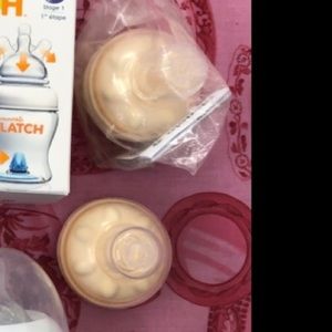 Medela Bottle lids never been used